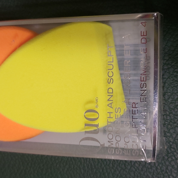 Quo Makeup Sponge - Picture 2 of 3
